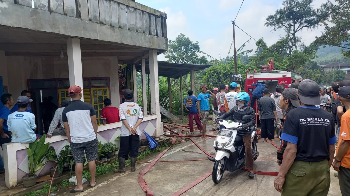 Rumah Warga di Campaka Cianjur Terbakar