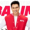 Artis Baim Wong Bagikan Seribu Roti untuk Sopir Ojek Online