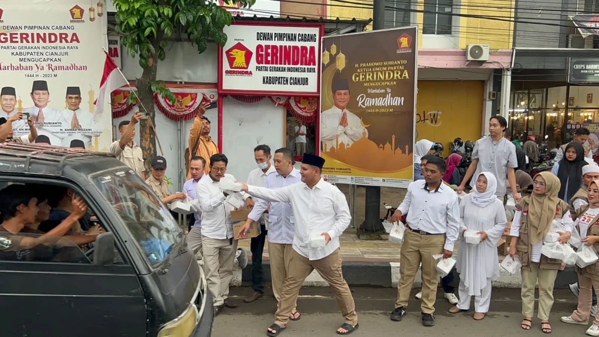 DPC Gerindra Cianjur Gelar Bagi Tajil dan Santunan Anak Yatim. (dys)