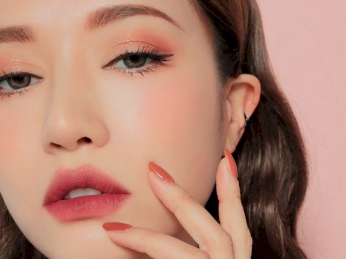 Tips Membuat Ombre Lips Cantik Untuk Acara Bukber