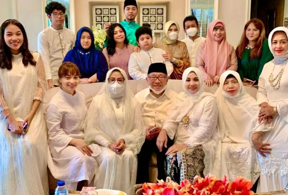 Pasangan Selebriti Nikita Willy dan Suami Rayakan Lebaran Dengan Sederhana