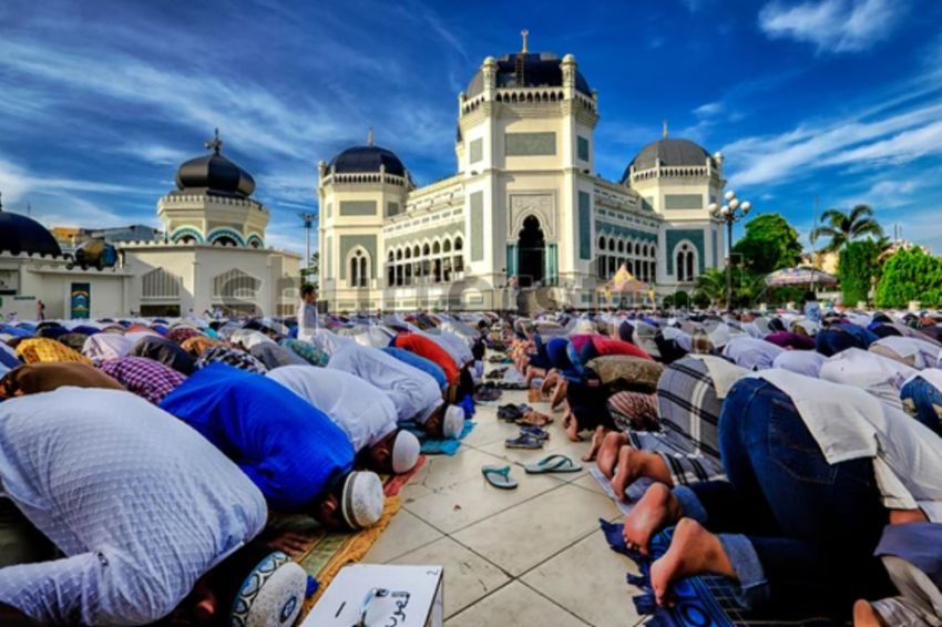 Tata Cara Sholat Idul Fitri: Niat Beserta Doanya! (foto : sindo.news)