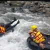 Uji Agrenalin dengan Arum Jeram di Sungai Cipandak Cianjur