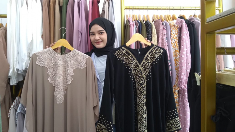 Apakah Perlu Membeli Baju Lebaran?