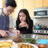 Inilah Potret Kompak Maudy Ayunda dan Ibu Mertua Masak Kimbap Rendang di Korea