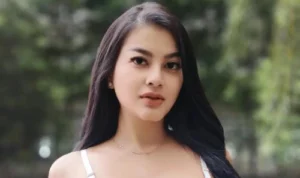 Artis Cantik Gita Youbi Pakai Lingerie Putih Terlihat Seksi