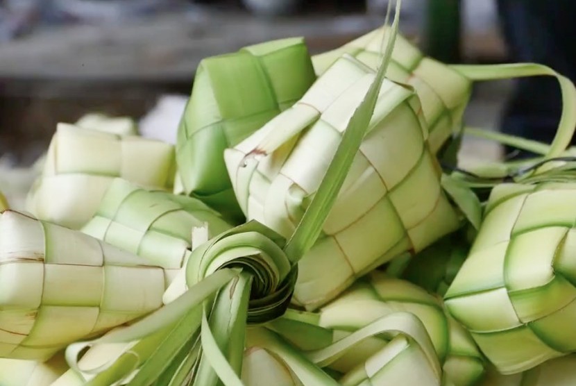 Cara Membuat Anyaman Ketupat Untuk Pemula