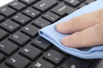 Cara Membersihkan Keyboard Laptop 'Tau Gitu Bersihin Tiap Hari'