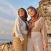 Rekomendasi Outfit Pantai Simple Dan Fashionable