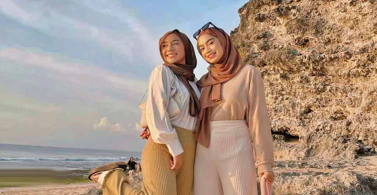 Rekomendasi Outfit Pantai Simple Dan Fashionable