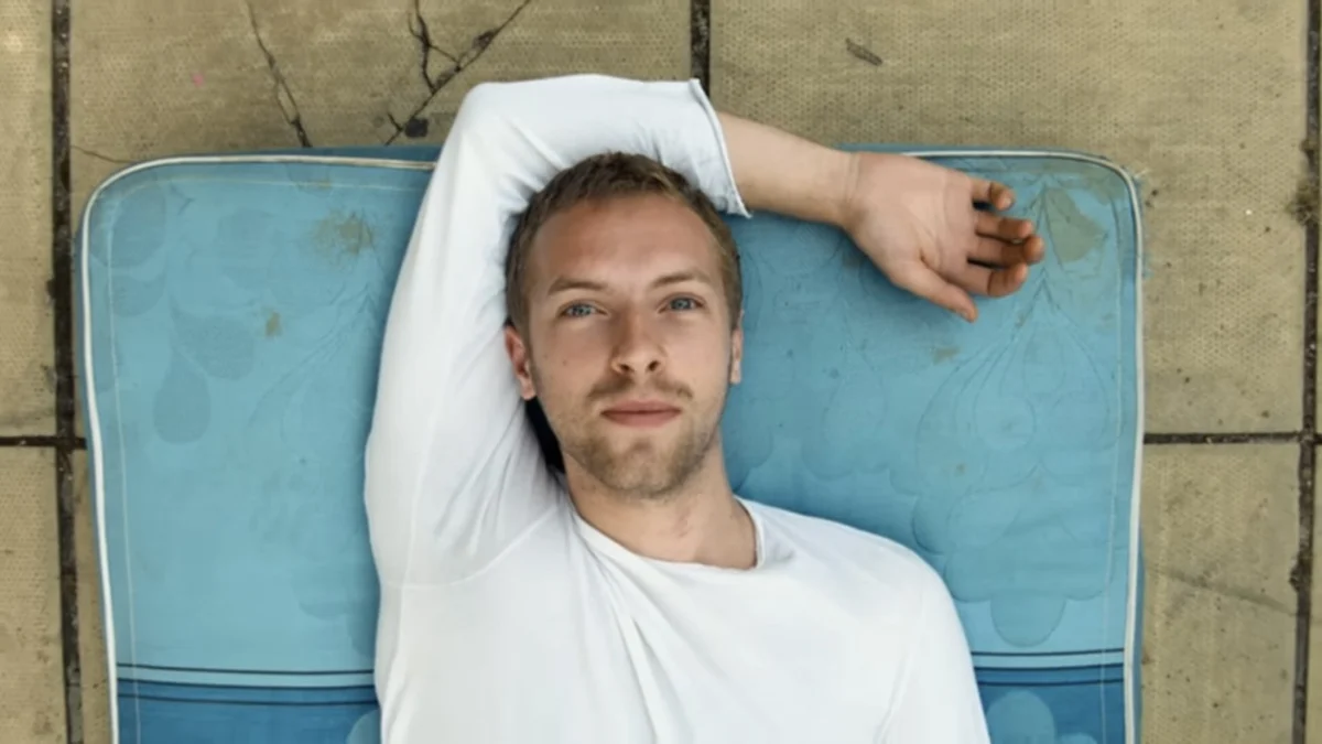 Lagu ini ditulis Chris Martin