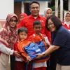 PMI Cianjur dan Yayasan Care Peduli Salurkan Bantuan 1.000 Paket Peralatan Sekolah Bagi Anak Penyintas Gempa