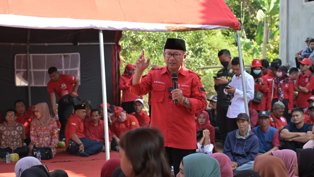 Desa Manjur Bungah Pisan di Wangunjaya Naringgul, Bupati Cianjur Melalui OPD Serahkan Berbagai Bantuan