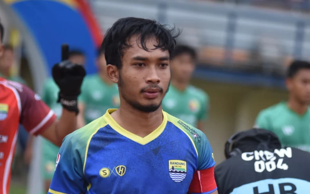 Kakang Rudianto dan Robi Darwis Resmi Tetap Berseragam Persib