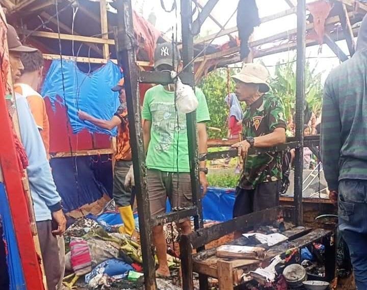 Tenda Pengungsi Korban Gempa di Cugenang Terbakar