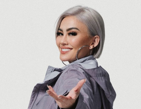 Diisukan Dibunuh oleh Teman, Agnez Mo Tampil Mesra dengan Berondongnya