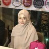 Inara Rusli Lepas Cadarnya Demi Menafkahi Anak