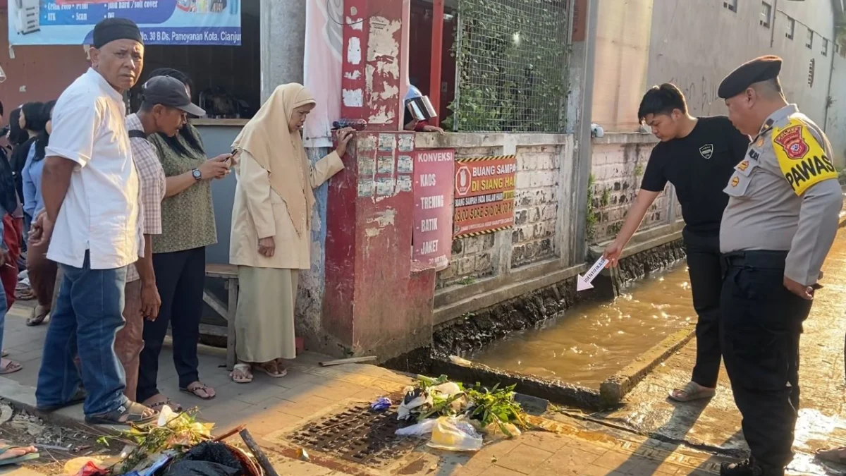 jenazah mengambang di parit