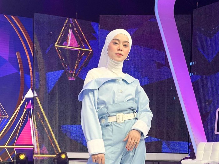 Lesti Kejora Borong Empat Piala Penghargaan, Jadi Sorotan Para Artis