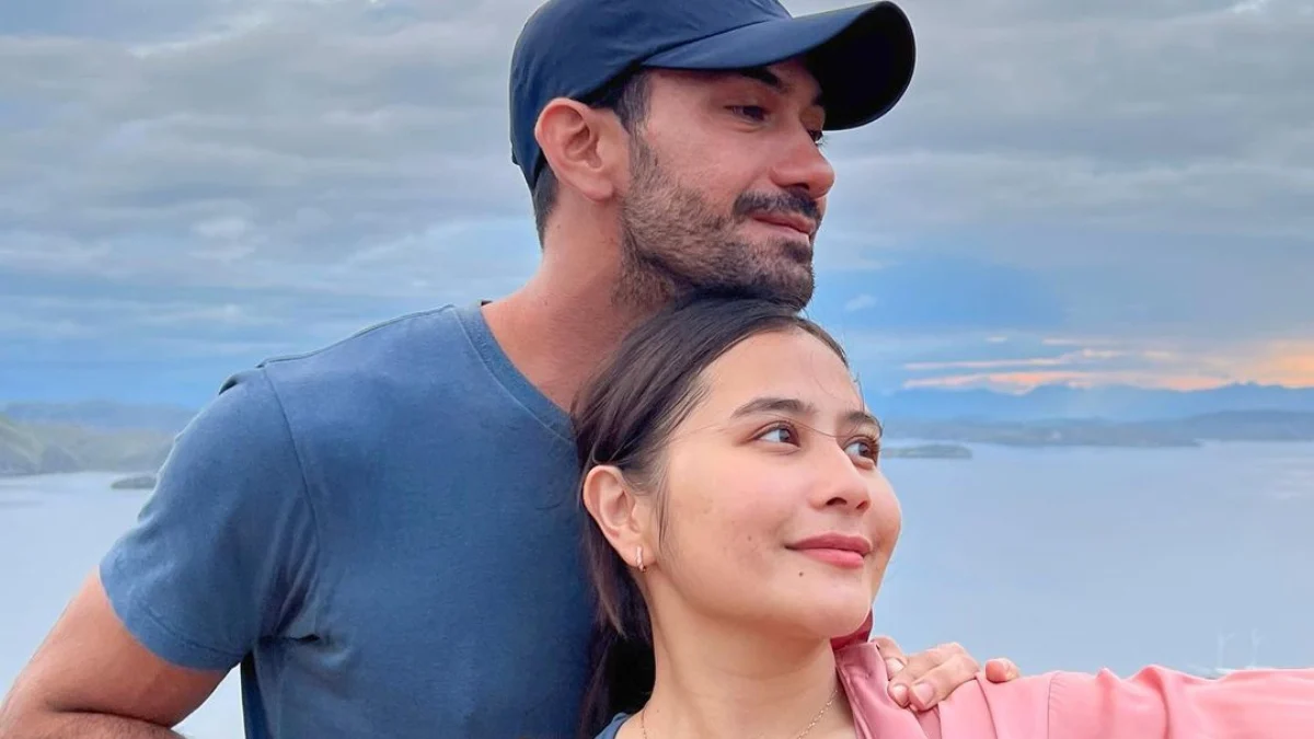 Reza Rahadian dan Prilly Latuconsina Liburan Bareng