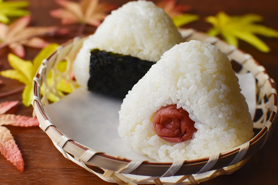 Menu Sarapan Resep Membuat Onigiri Cocok Nih Buat Hunting!