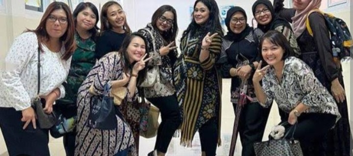 Tampil Sederhana, Ayu Ting Ting Hadiri Acara Sekolah Bilqis