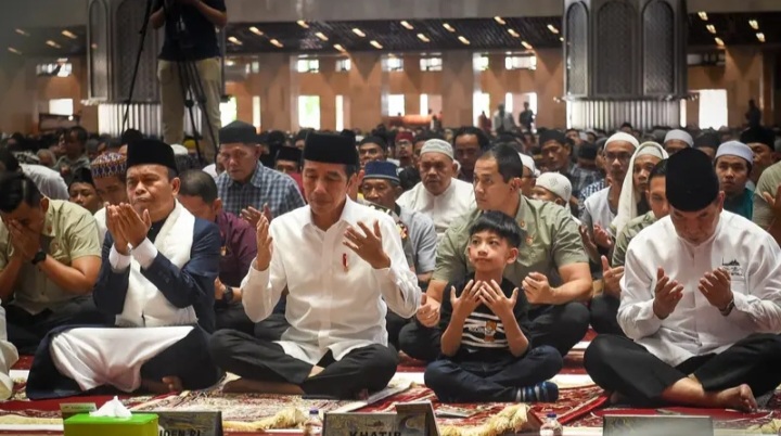 Jokowi Melaksanakan Salat Idul Adha di Kompleks Gedung Agung Bersama Warga Yogyakarta