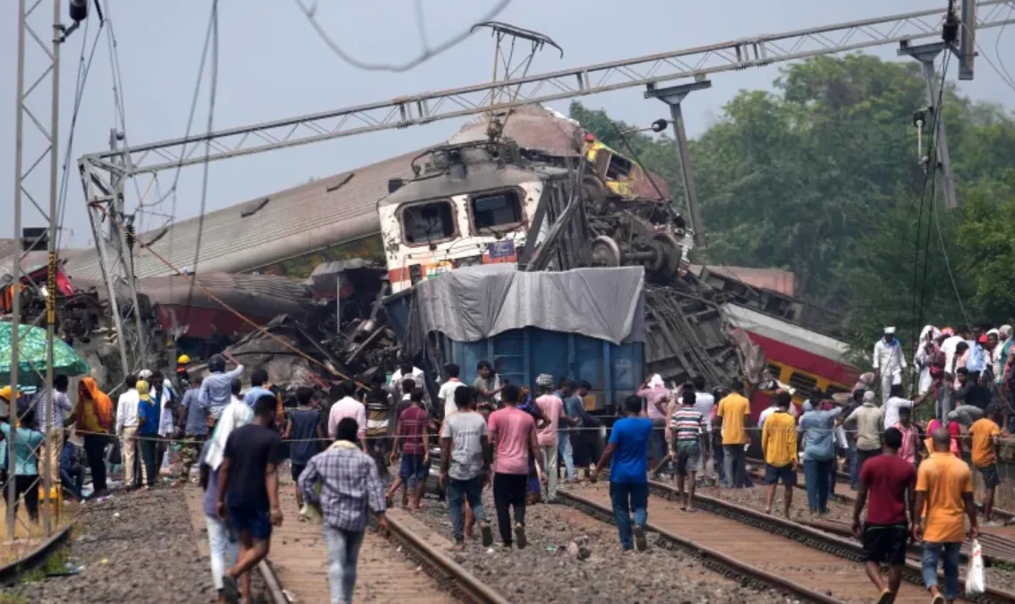 Tabrakan Jalur Kereta Api India