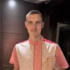 Viktor Axelsen Pakai Baju Koko