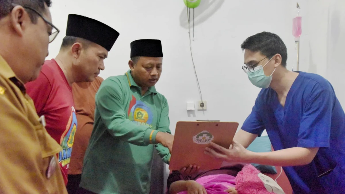 Wagub Uu Ruzhanul Jenguk Siswi SMK di Ciamis yang Diserang Orang Tak Dikenal