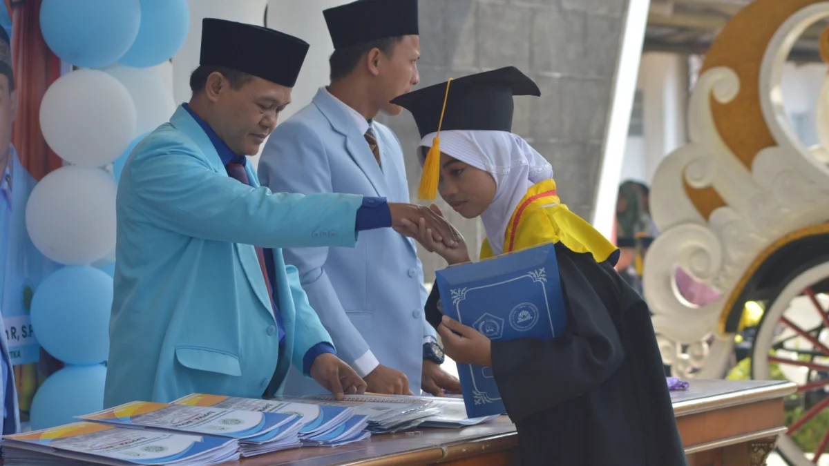 Ratusan Santri TK/TPA Ikuti Wisuda Gabungan di Pendopo Pancaniti Cianjur