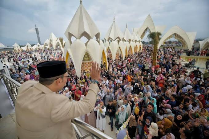 Gubernur Ridwan Kamil Salat Id di  Masjid Raya Al Jabbar