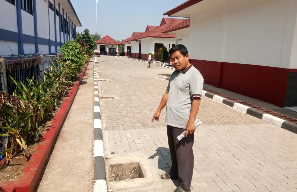 Delapan Besi Penutup Pembuangan Air SDN Ibu Jenab 2 Raib Digondol Maling