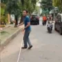 Viral Bapak Ukur PPDB Zonasi Pakai Meteran