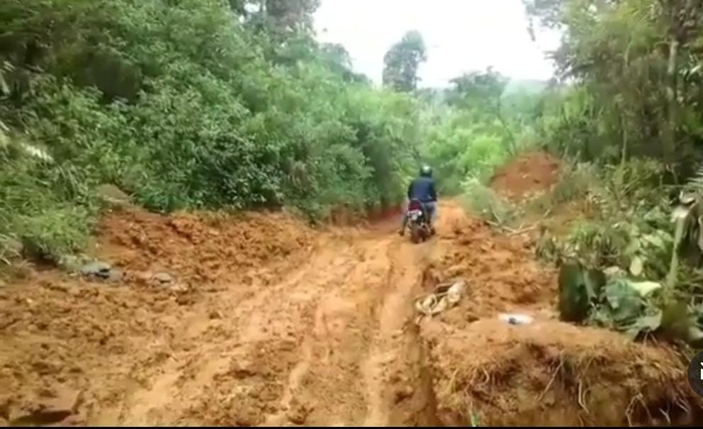 Infrastruktur Cianjur Buruk, Bidan ini bantu lahiran warga di Tengah Hutan