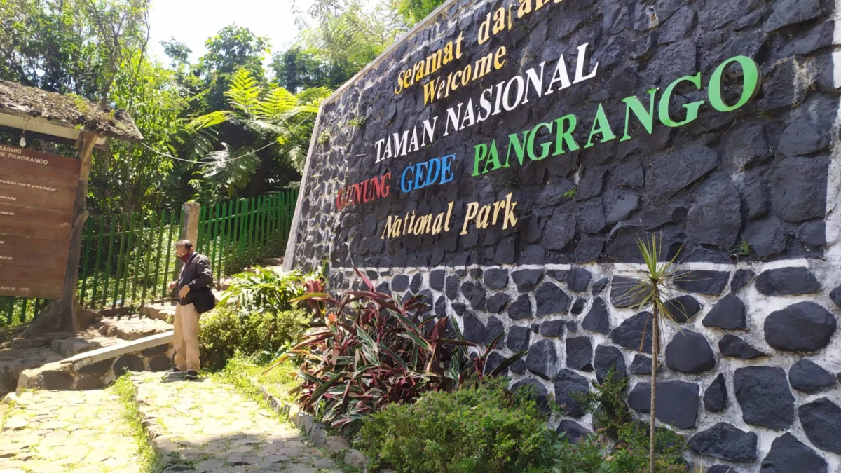 Pendakian gunung gede