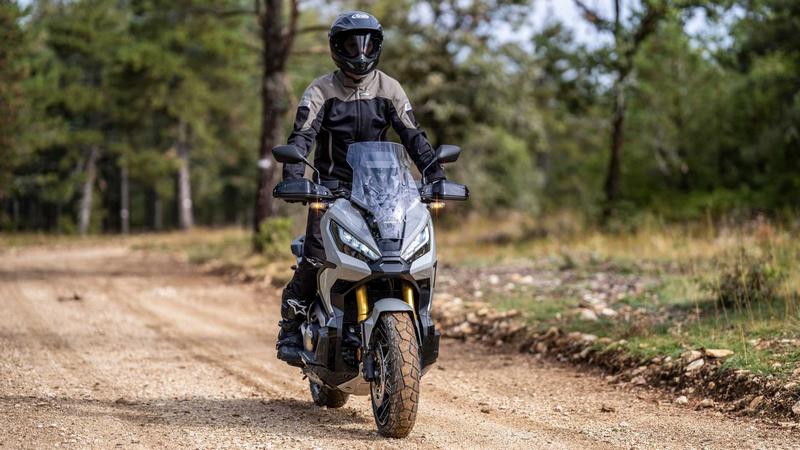 Honda X-ADV 750 2023: Motor Kece, Bertenaga Kuda Cocok Untuk Adventure!