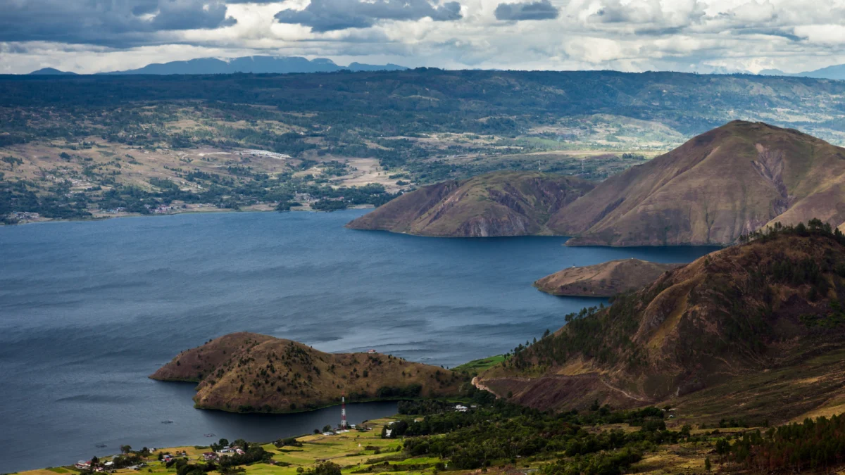 5 Destinasi Wisata Alam di Indonesia untuk Melepaskan Penat dari Polusi Kota