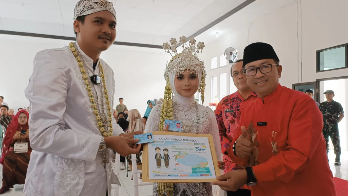 Nikah Gratis! Bupati Cianjur Jadi Saksi Pernikahan Gagam dan Mia