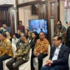  Menko Polhukam Mahfud MD dan Menteri Hukum dan HAM Yasonna Laoly mengunjungi Ceko untuk memberikan peluang repatriasi bagi para korban pelanggaran HAM berat masa lalu. Para korban itu,