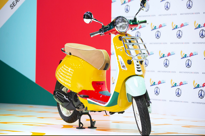 vespa primavera sean wotherspoon