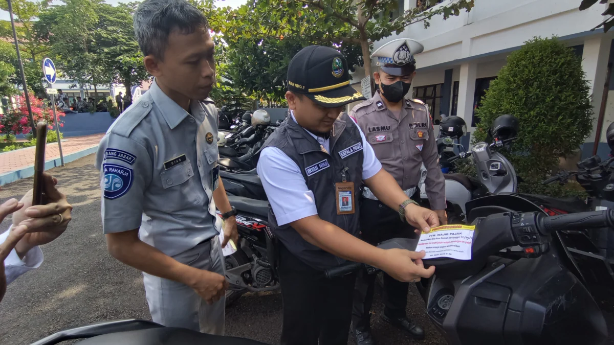 Samsat Cianjur Sasar Sekolah, Kendaraan Menunggak Pajak Dipasang Stiker Khusus