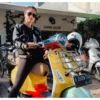 hobi naik vespa