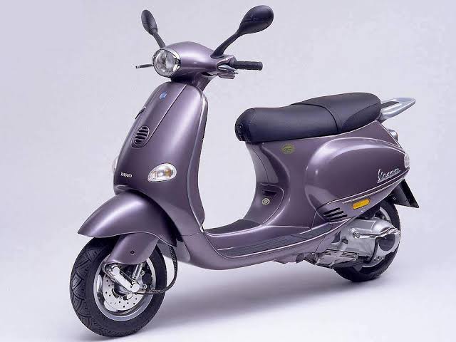 Vespa ET 4 Dibandrol 3 Digit Jadi Motor Langka!