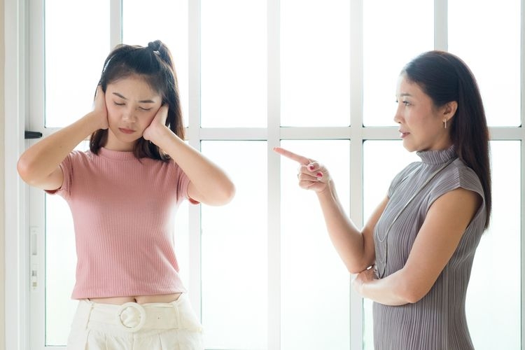 Menghadapi Strict Parent