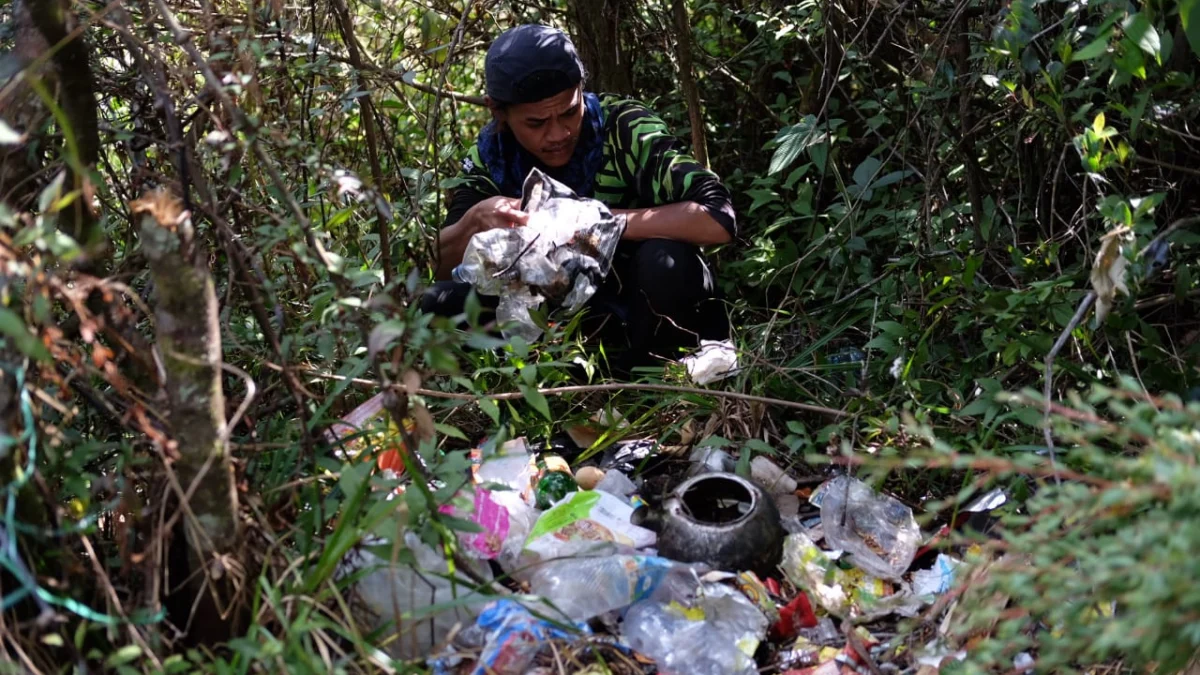 Operasi Bersih Gunung Gede Pangrango Bawa Turun Kurang Lebih 2,5 Ton Sampah