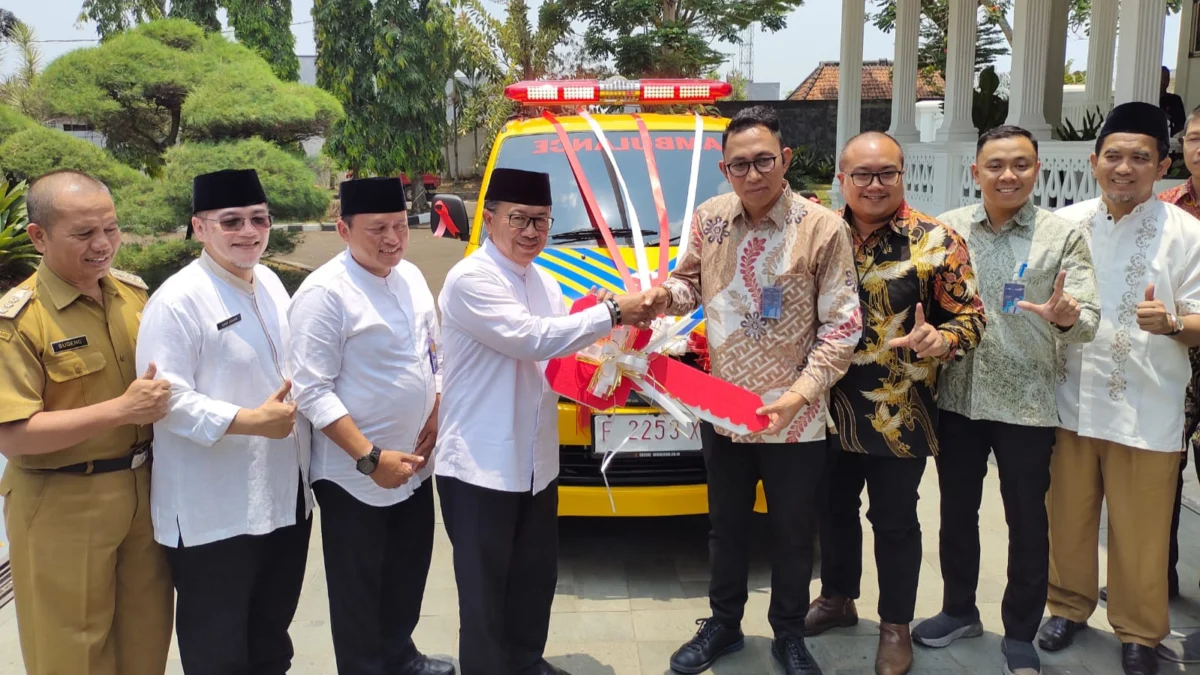 Perkuat Layanan Kesehatan Masyarakat, Bank Mandiri Salurkan Bantuan Ambulans ke RSUD Sayang Cianjur