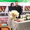 Teuku Wisnu dan Shireen Sungkar 'Dinner Romantis' di Warung Pecel Lele