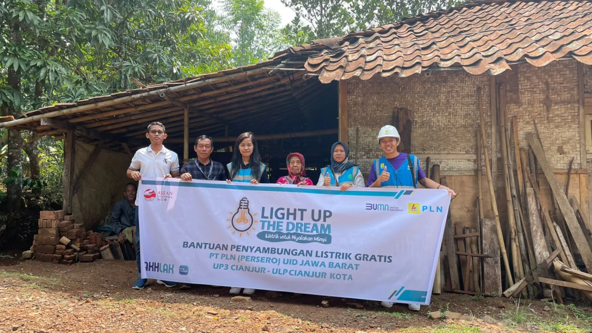 Melalui Program Light Up The Dream, PLN UP3 Cianjur Nyalakan Listrik Gratis Bagi Warga Kurang Mampu