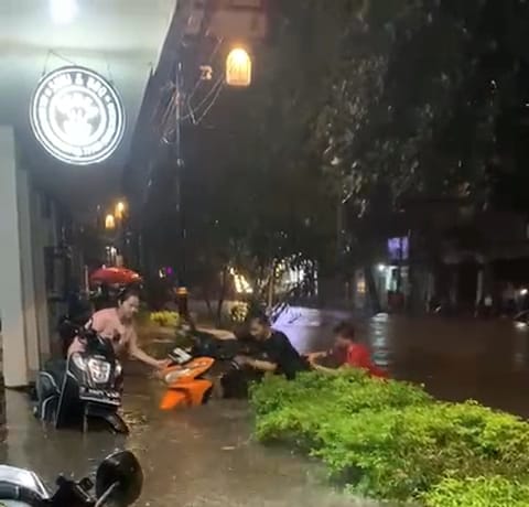 Gorong-gorong Tersumbat jadi Penyebab Utama Banjir. (zan)